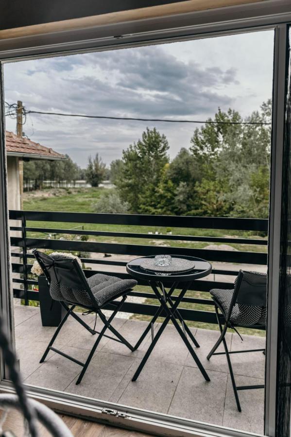 Sunrise Riverside House Celarevo Extérieur photo